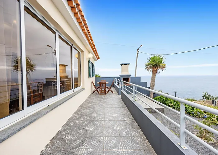 Feriehus Ceu E Mar Santana (Madeira)